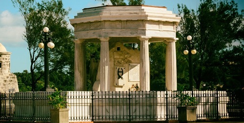 Monumento a los estudiantes de Medicina