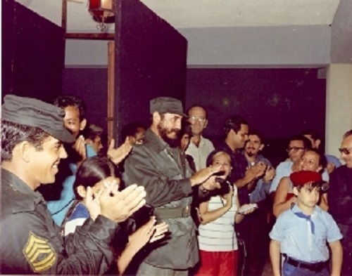 Fidel con ninos