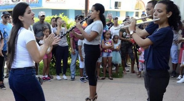 Daya Aceituno y su la Banda de Boyeros