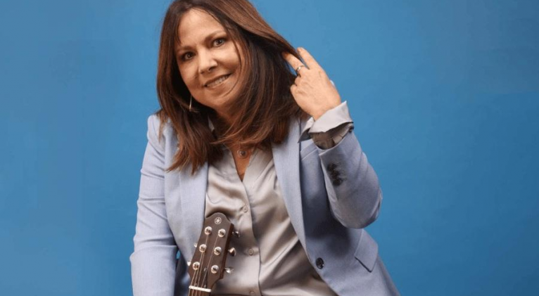 Cantante cubana Liuba María Hevia llegará a Chile
