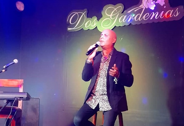 Dos Gardenias