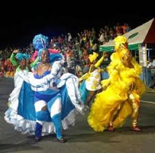 Voluminosas por Siempre en el corazón de los carnavales cubanos