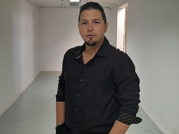 Lester Lez presenta su nuevo videoclip