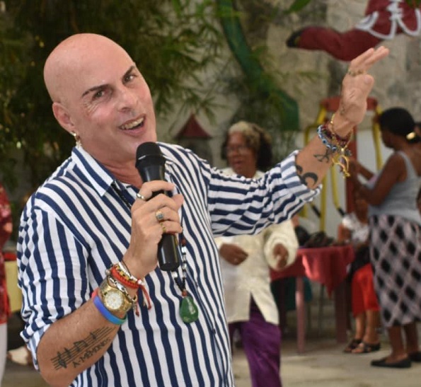 Rafael Espín entre boleros, nostalgia y buen humor