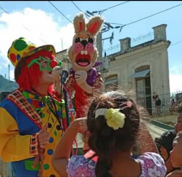 Cascabel abre sus alas: Teatro, música y comunidad en fiesta para la infancia