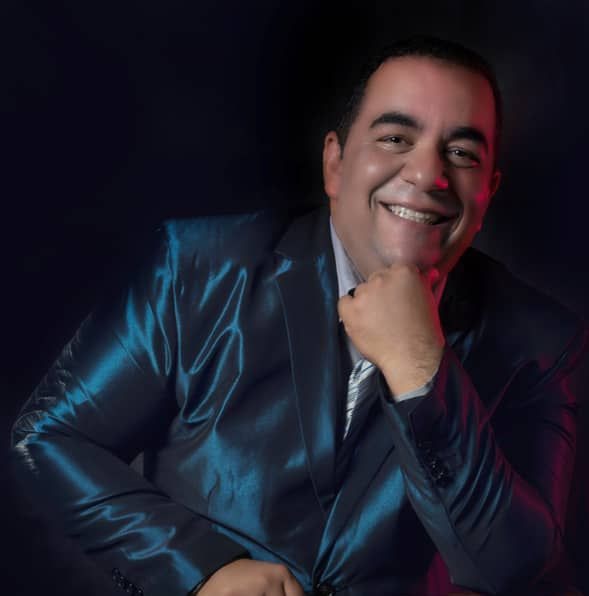 Mario Benedi canta a las mujeres del mundo