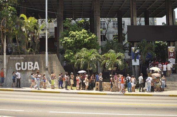 Tres tazas en la Pérgola del Pabellón Cuba